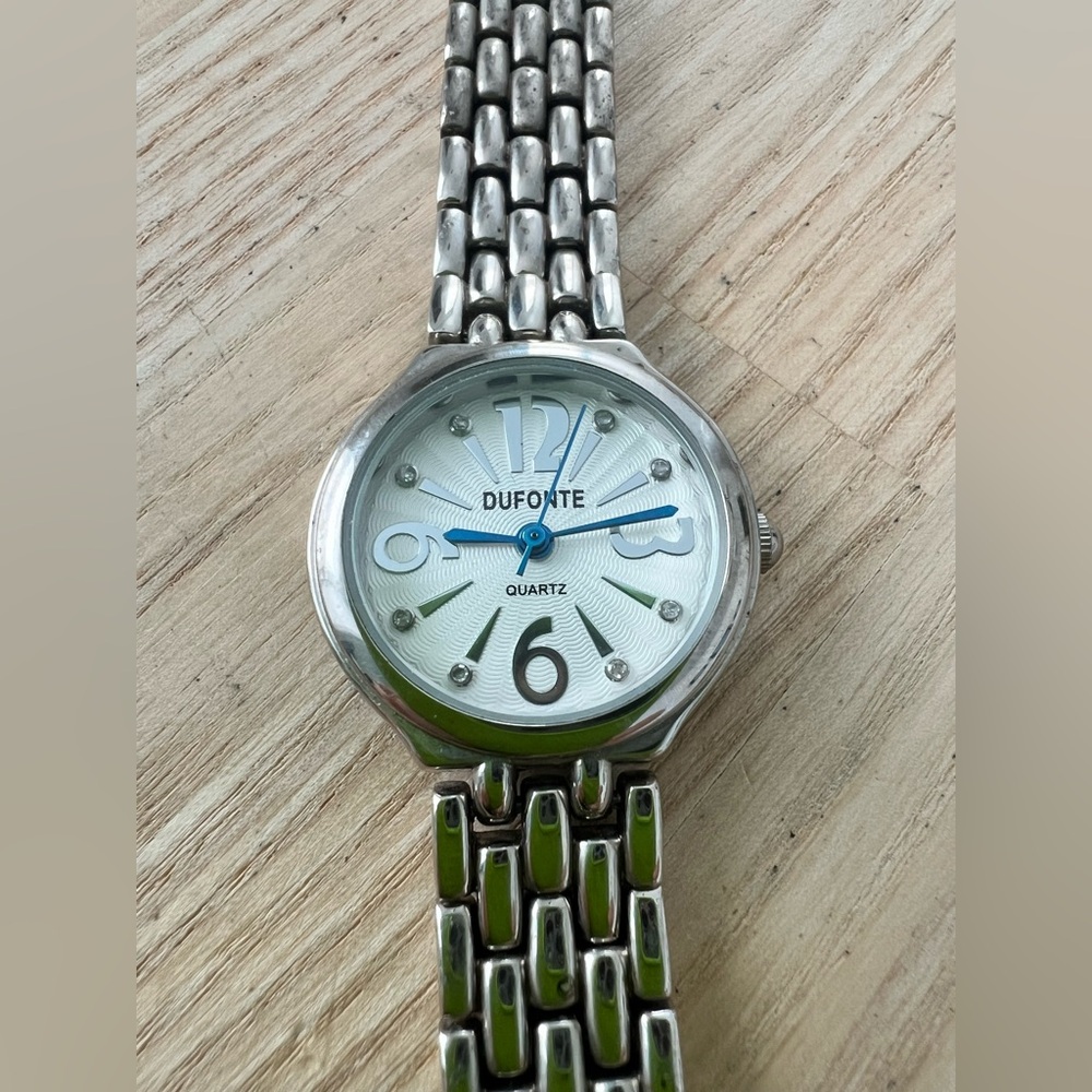 Dufonte ladies silver tone watch NEW BATTERY